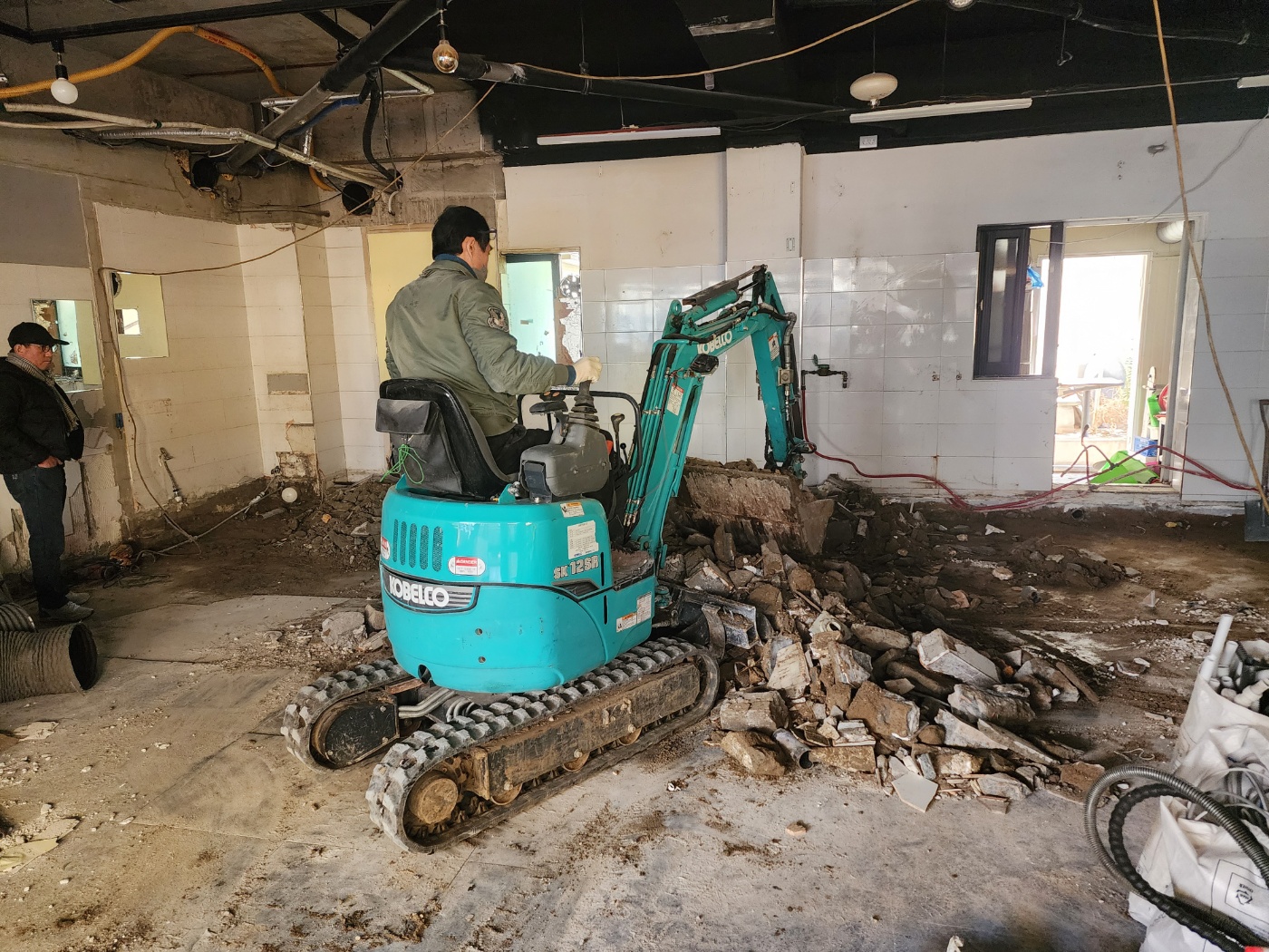 안전한 철거 작업 현장 17